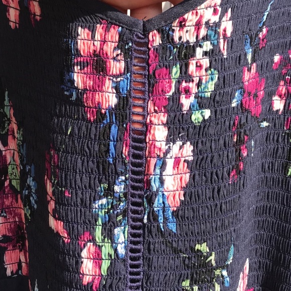 Band of Gypsies Navy Floral maxi-pockets-eyelet - Picture 3 of 7